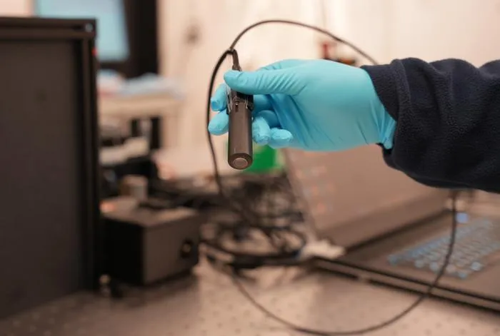 AI-Driven Handheld Endomicroscope Enhances Early Cancer Detection